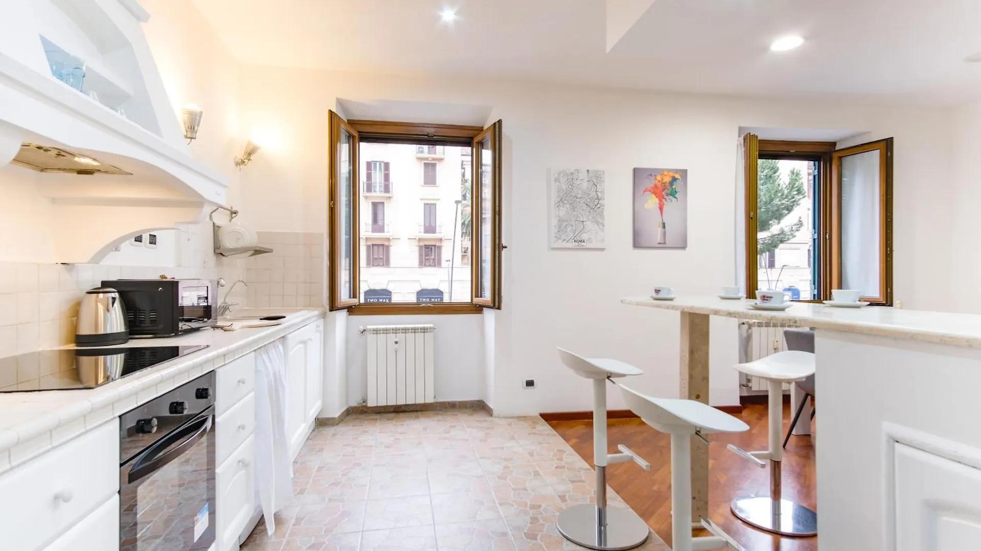 Elegantis San Giovanni Suite Apartment - Easily Get To The Historic Center, Metro, Tram And Bus Are All Nearby Roma