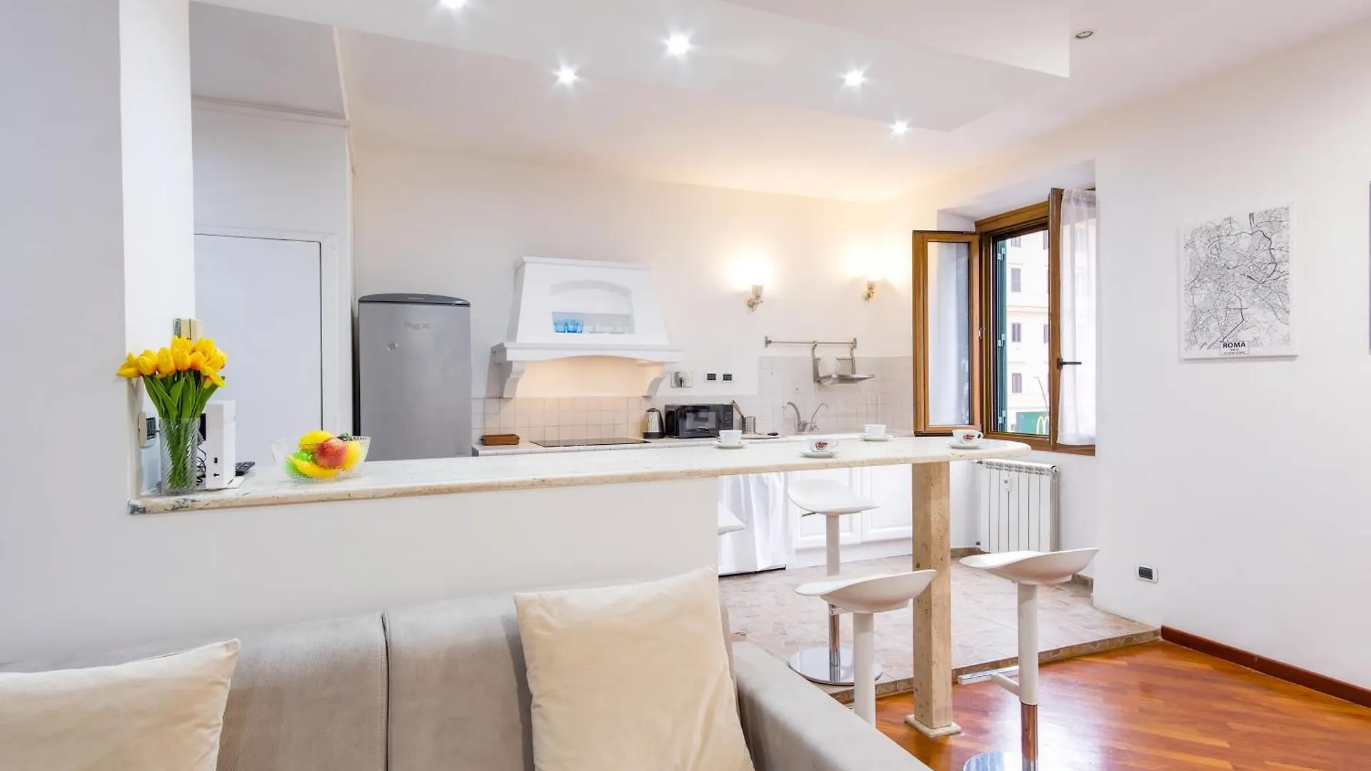 Elegantis San Giovanni Suite Apartment - Easily Get To The Historic Center, Metro, Tram And Bus Are All Nearby Roma Italia