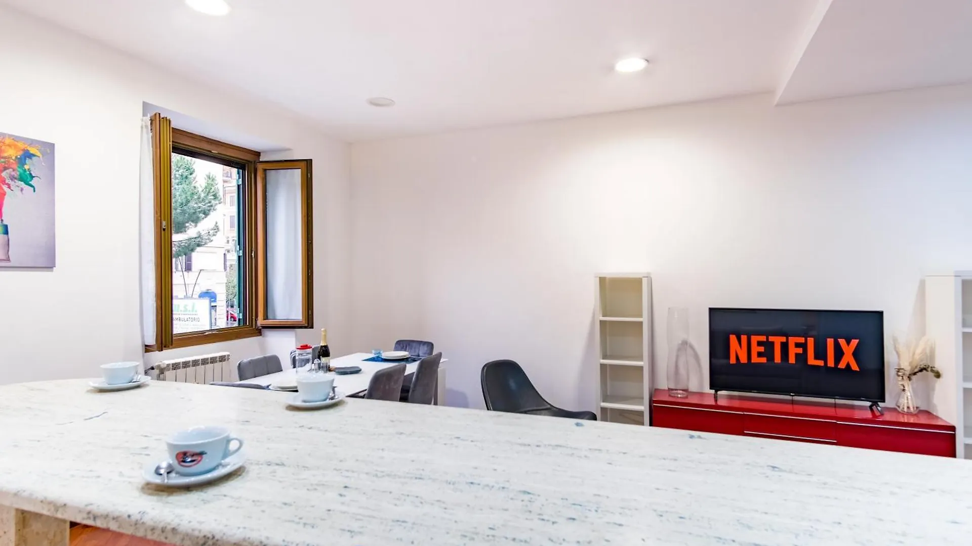 Elegantis San Giovanni Suite Apartment - Easily Get To The Historic Center, Metro, Tram And Bus Are All Nearby Roma 0*,