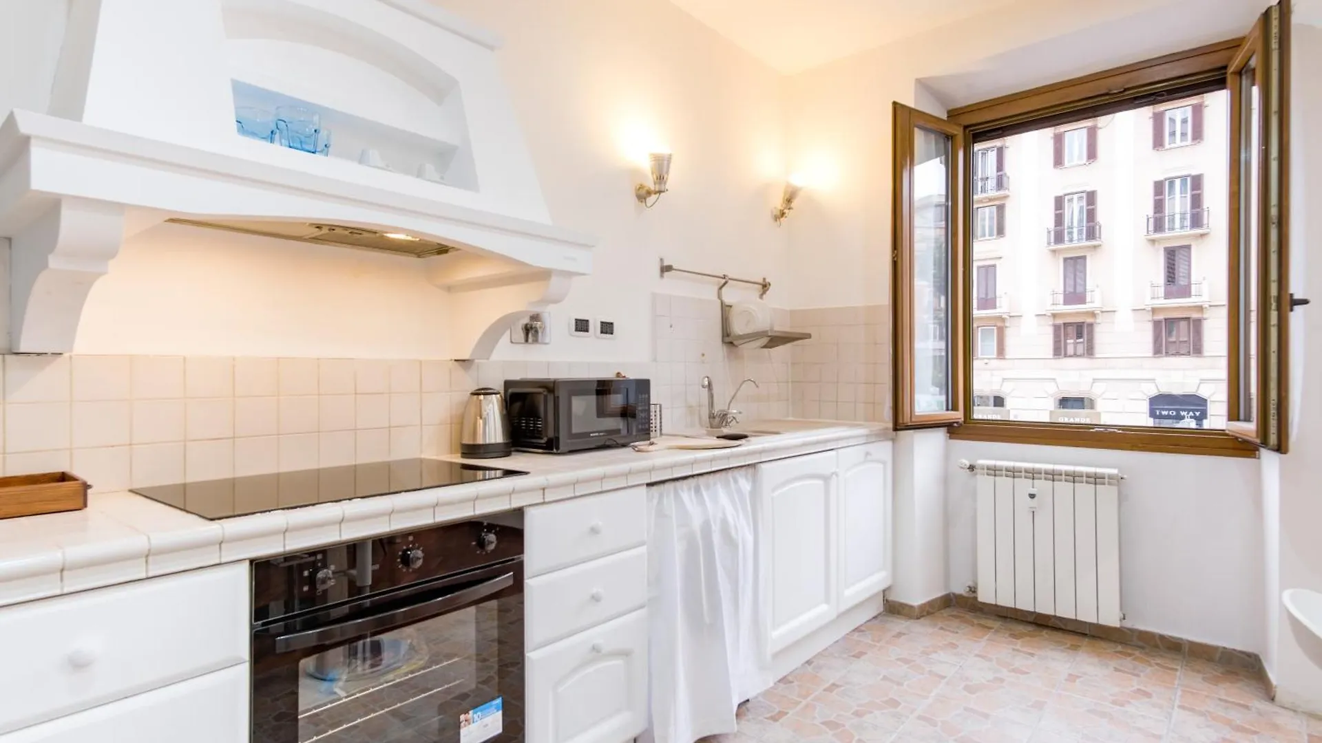 Elegantis San Giovanni Suite Apartment - Easily Get To The Historic Center, Metro, Tram And Bus Are All Nearby Roma