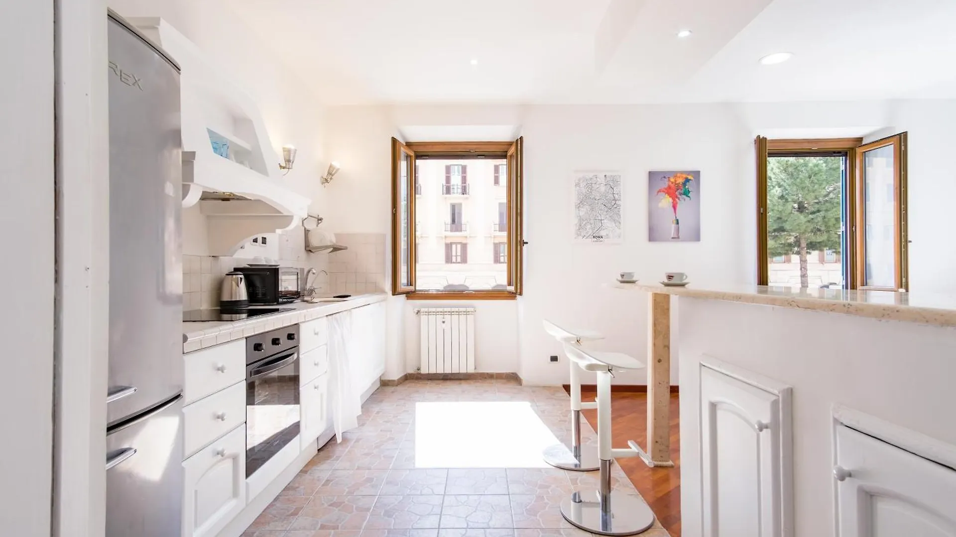 Elegantis San Giovanni Suite Apartment - Easily Get To The Historic Center, Metro, Tram And Bus Are All Nearby Roma