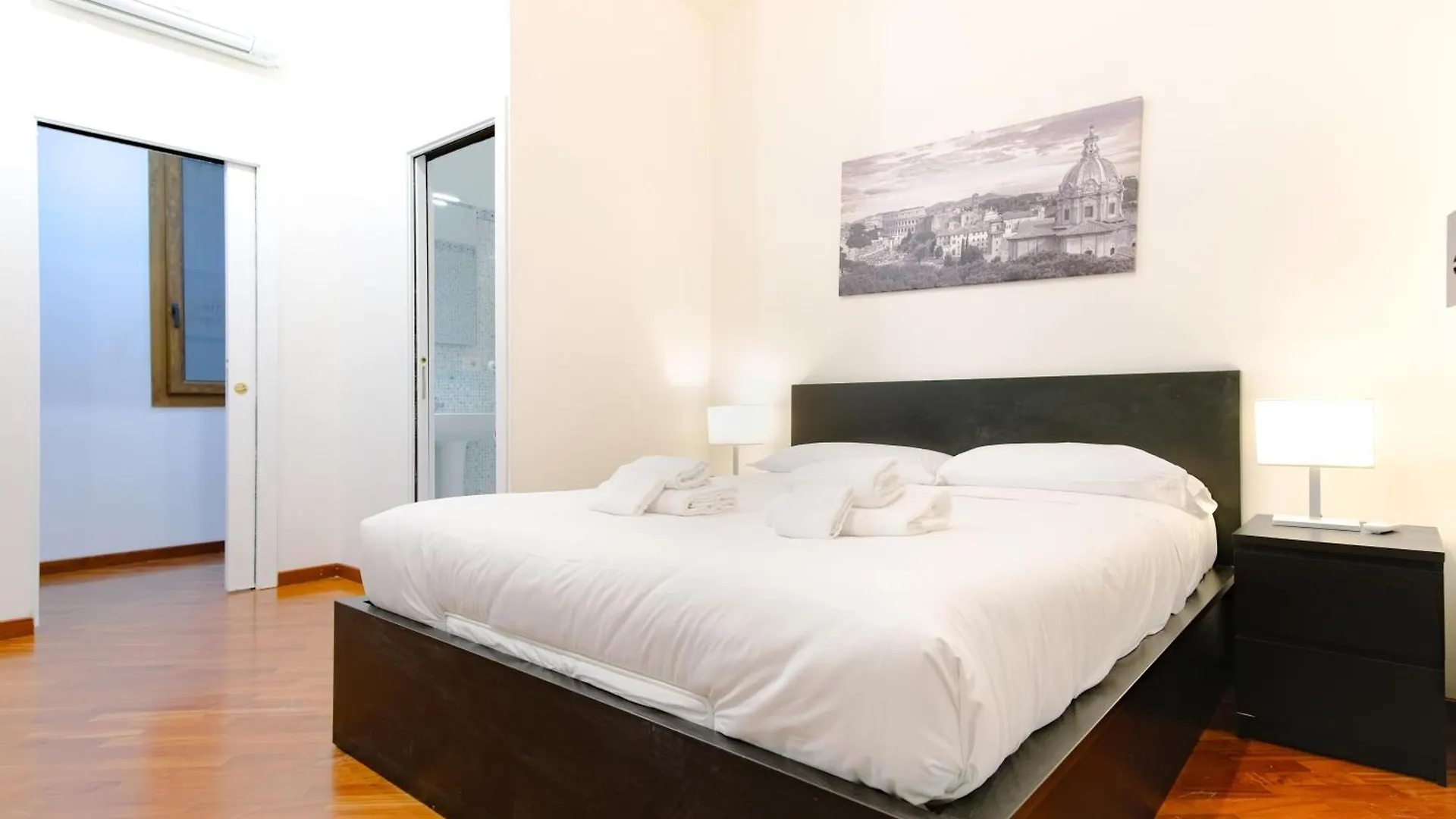 Elegantis San Giovanni Suite Apartment - Easily Get To The Historic Center, Metro, Tram And Bus Are All Nearby Roma