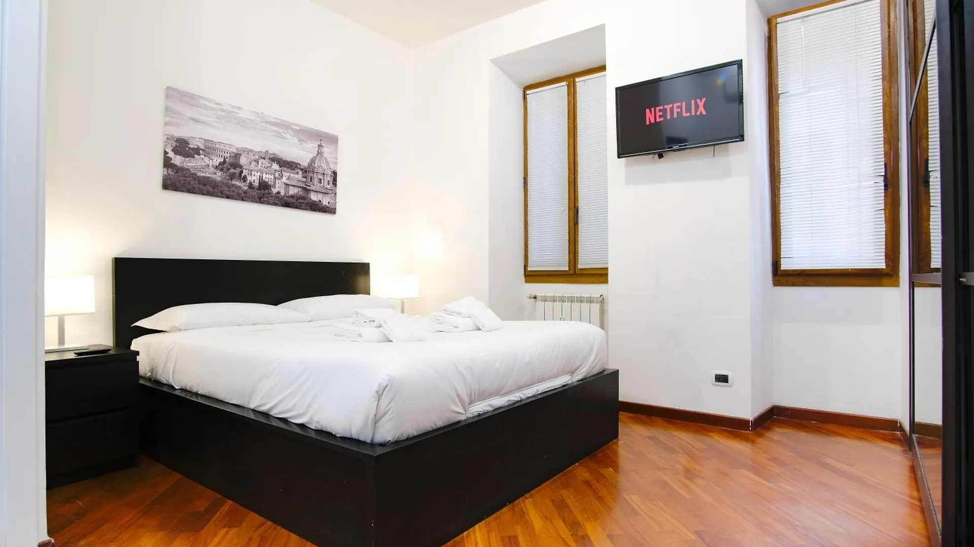 Elegantis San Giovanni Suite Apartment - Easily Get To The Historic Center, Metro, Tram And Bus Are All Nearby Roma Italia